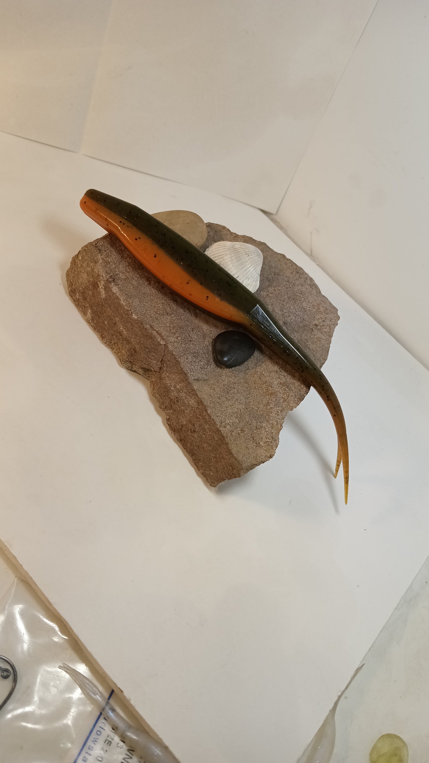 8 " Flukes