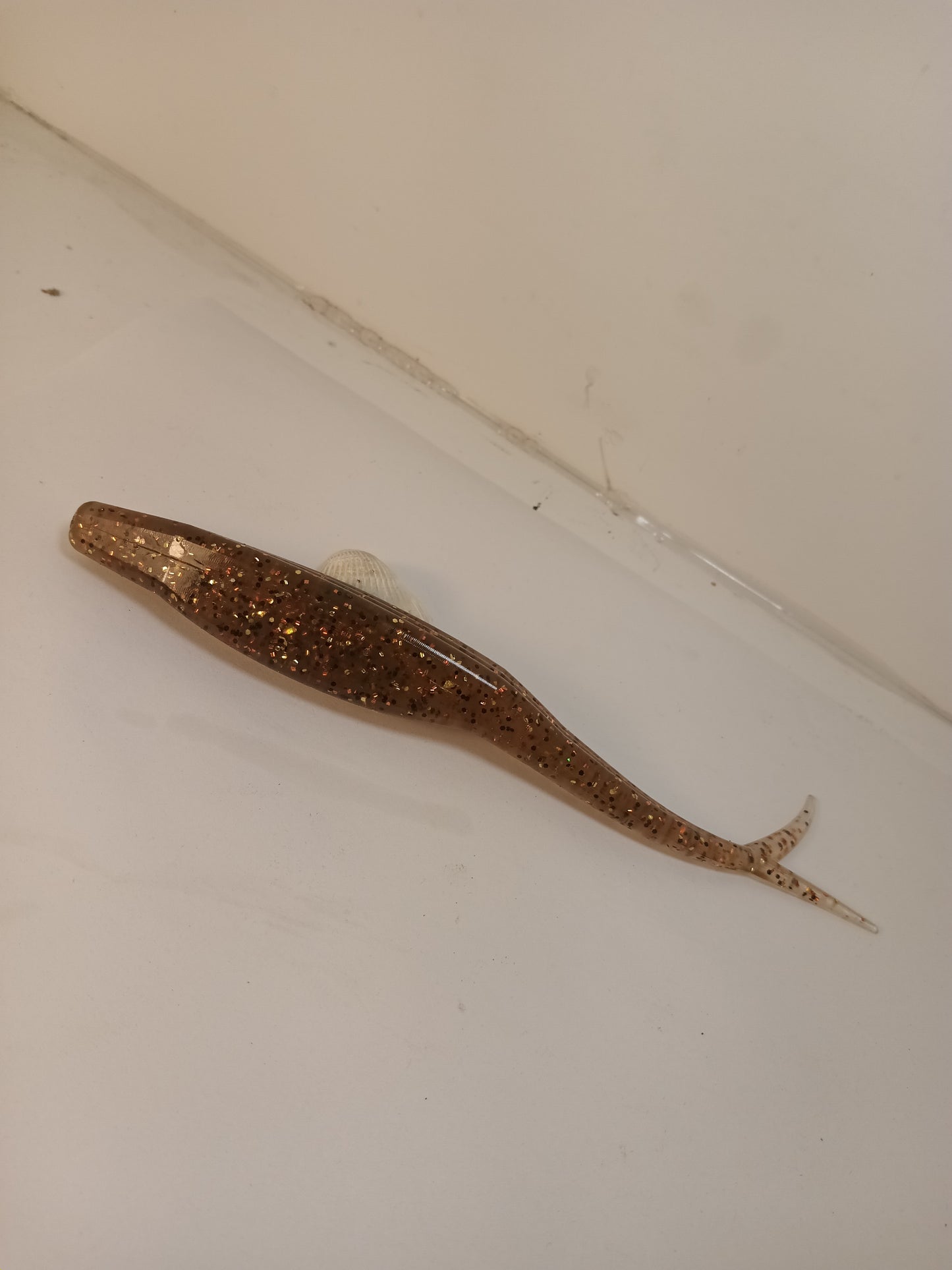 8 " Flukes
